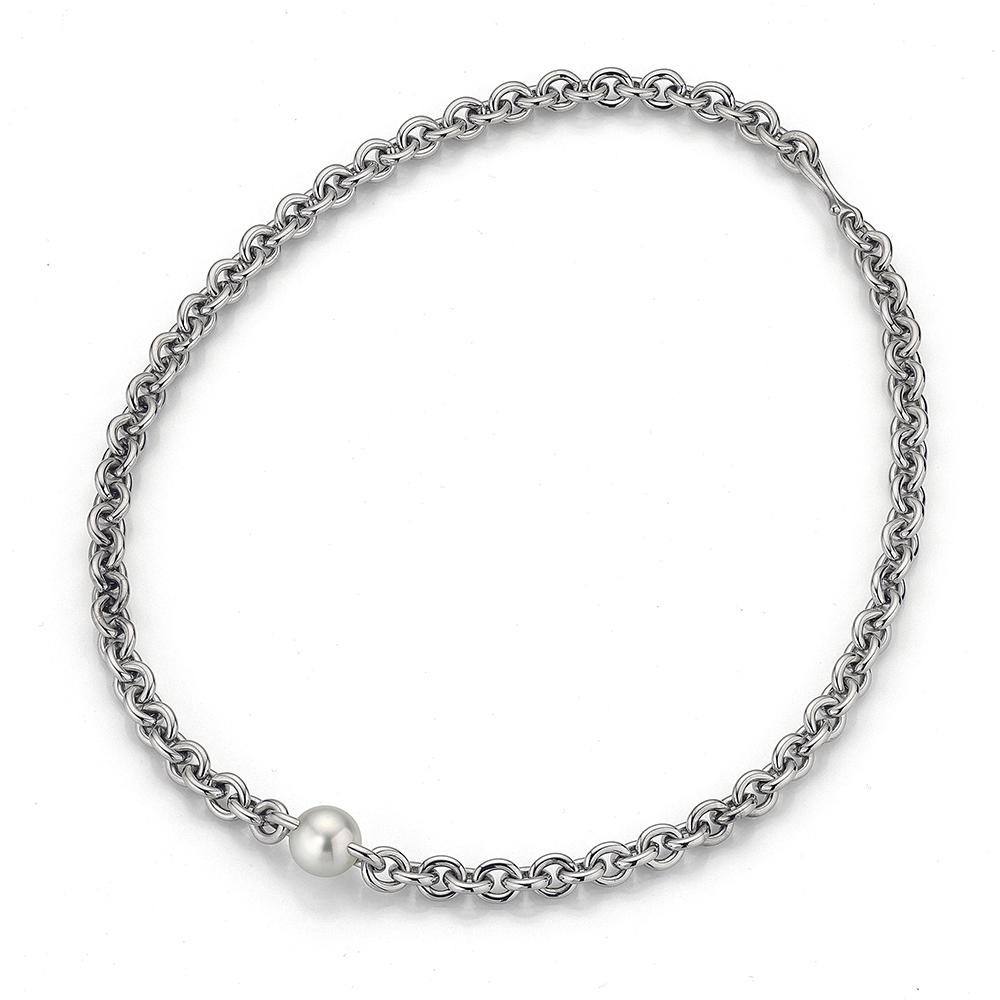 Bold Collier