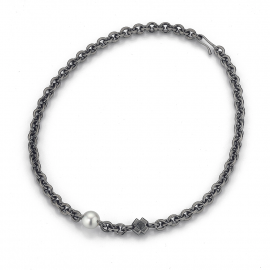 Bold Collier