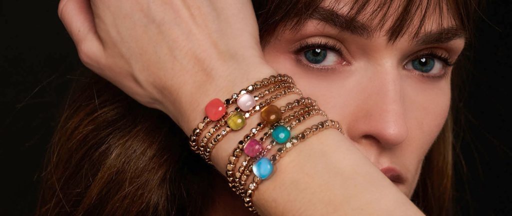 BIGLI Mini Sweety Stretch-Armbänder in vielen Farben gestapelt