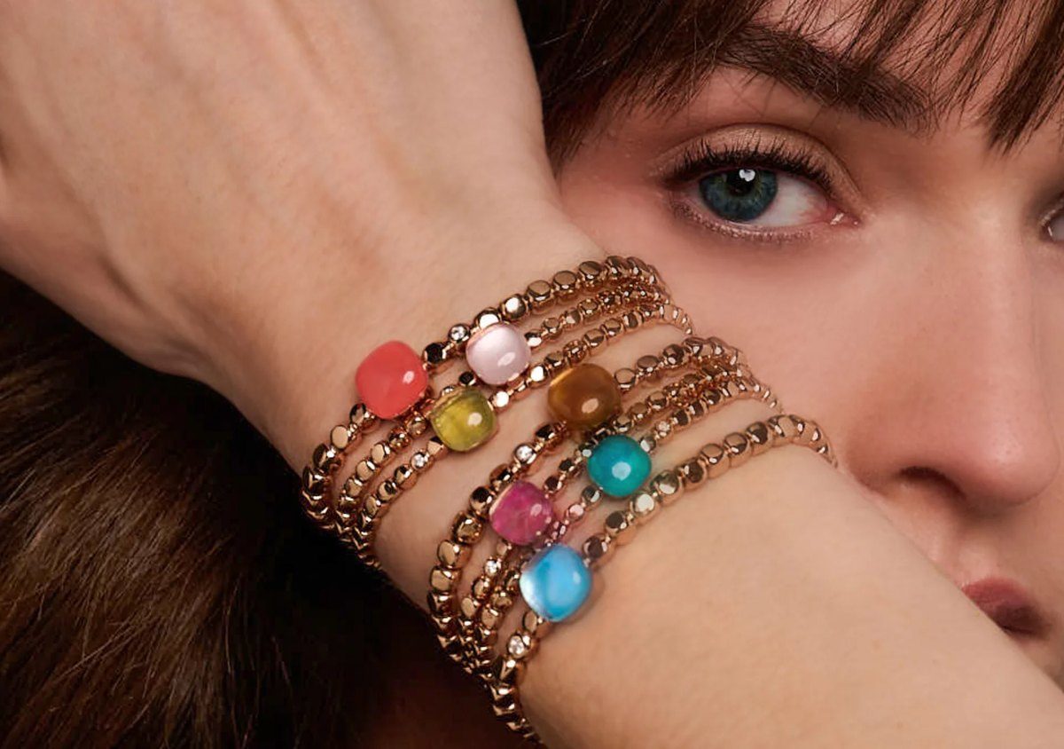 BIGLI Mini Sweety Stretch-Armbänder in vielen Farben gestapelt